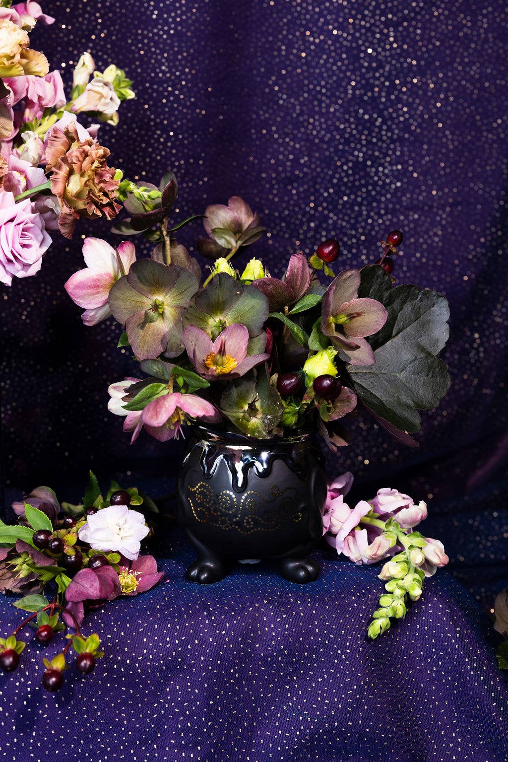 Sarah J. Maas A Court of Thorns and Roses Cauldron Vase